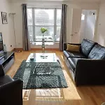 Flat 4 Summertown Court